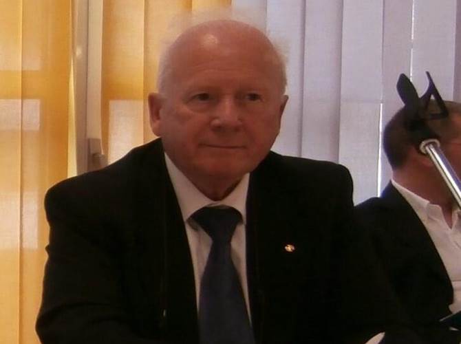 Famiglia Cooperativa Roverè della Luna: i soci hanno eletto Arrigo Dalpiaz presidente L’assemblea dei soci di stamani ha eletto gli amministratori che guideranno per il prossimo triennio la cooperativa di consumo del centro rotaliano.