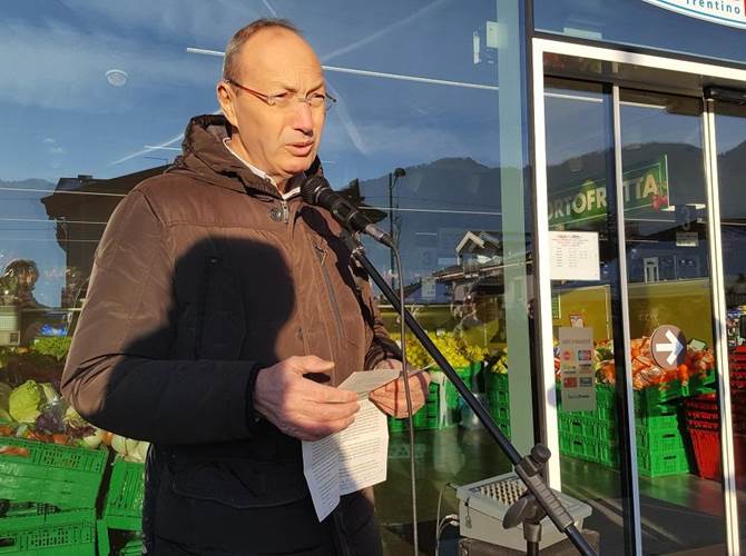A Caldonazzo si festeggiano i 120 anni della cooperazione di consumo  Centoventi anni di cooperazione di consumo a Caldonazzo. Un compleanno meritevole di essere festeggiato perché segna oltre un secolo di servizio alla comunità locale.