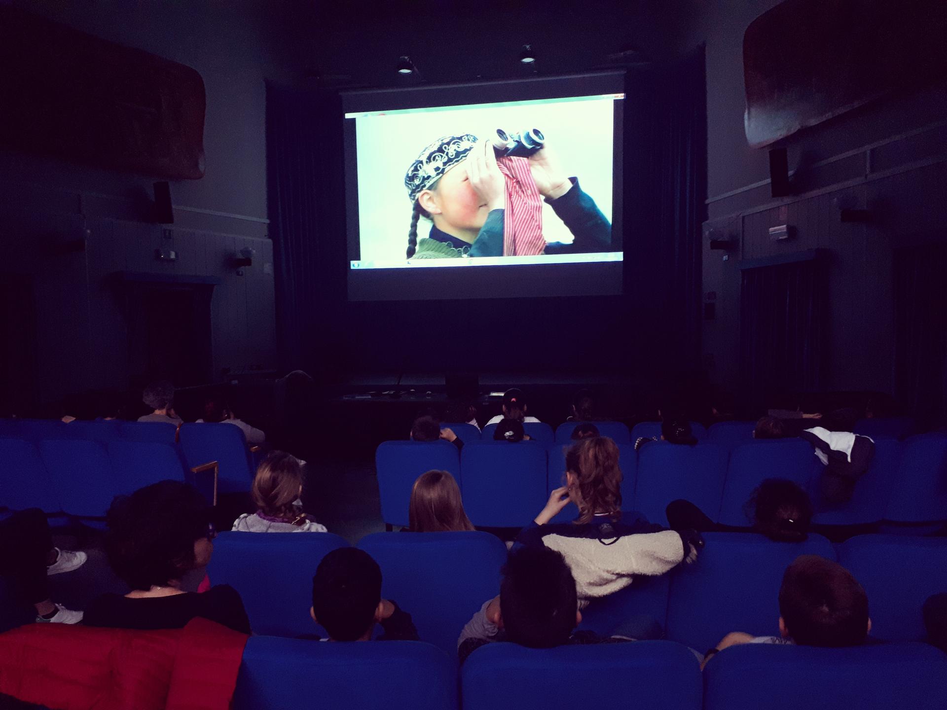 Si è aperta nella mattinata di oggi Educa Immagine, la nuova rassegna dell’audiovisivo che proseguirà per l’intera durata del festival intrecciandosi con il programma generale di EDUCA. Grande partecipazione prevista per venerdì mattina con 700 iscritti alle proposte riservate alle scuole e dal pomeriggio gli appuntamenti aperti a tutti. Tra gli incontri in agenda quelli sulla genitorialità con Giampaolo Nicolais e Paola Venuti, sulla disabilità con Giacomo Mazzariol e in serata l’attesa lectio magistralis di Umberto Galimberti su adolescenti e giovani.