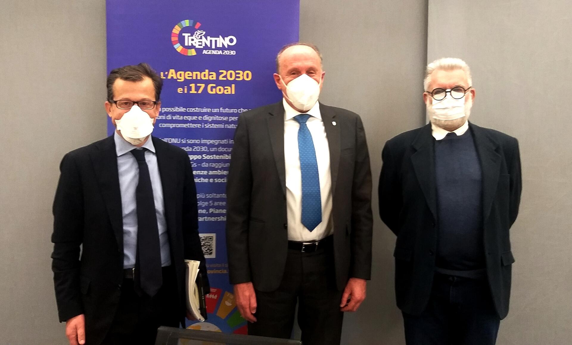 Strategia provinciale per lo sviluppo sostenibile, al via il percorso partecipativo Prende il via un ampio e capillare percorso partecipativo, coordinato dall’Agenzia provinciale per la protezione dell’ambiente, finalizzato ad arrivare entro maggio 2021 all’approvazione definitiva della Strategia provinciale per lo sviluppo sostenibile, adottata in via preliminare dalla Giunta provinciale il 14 dicembre 2020. L’obiettivo è quello di coinvolgere l’intero territorio e tutti i suoi attori, per iniziare a costruire in modo condiviso un Trentino sostenibile entro il 2030.