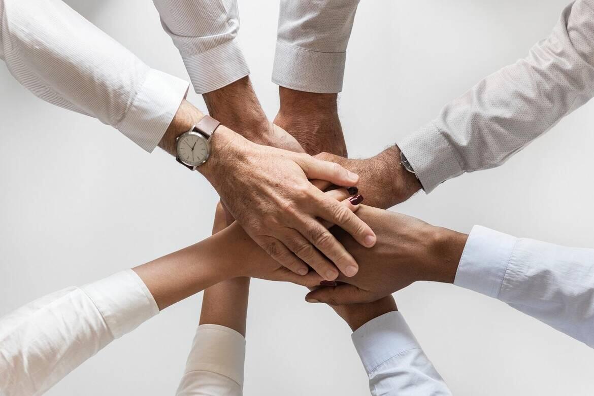 Metodi di cooperazione allo sviluppo e gestione partecipata dei progetti Anche quest’anno partirà regolarmente a settembre il tradizionale corso sulla cooperazione internazionale, di livello universitario ma aperto a tutti e gratuito. Una importante novità è che il corso sarà frequentabile anche tutto online, grazie allo streaming di tutte le lezioni.