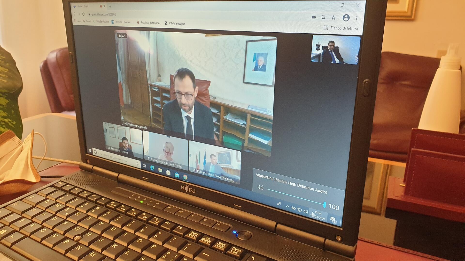Fugatti e Zanotelli a confronto con il neo Ministro all'Agricoltura Stefano Patuanelli Grandi predatori, Sviluppo rurale 2021-2027 e Fondo FEASR, impatto del Piano nazionale di Ripresa e Resilienza, ovvero del Recovery Fund o Next Generation EU, sull’agricoltura, finanziamento dei piani di rimboschimento per il dopo-Vaia: questi i temi principali discussi oggi in videoconferenza dal presidente della Provincia autonoma di Trento Maurizio Fugatti, assieme all’Assessore all’agricoltura, foreste, caccia e pesca Giulia Zanotelli, e il neo Ministro all'Agricoltura Stefano Patuanelli.