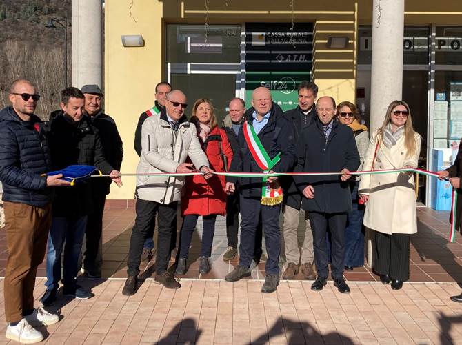 Taglio del nastro affidato al presidente Maurizio Maffei