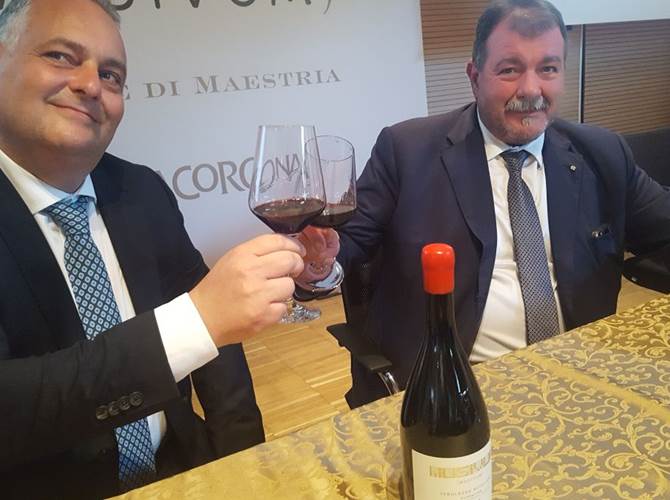 Da destra il presidente del Gruppo Mezzacorona, Luca Rigotti, e il direttore generale Francesco Giovannini