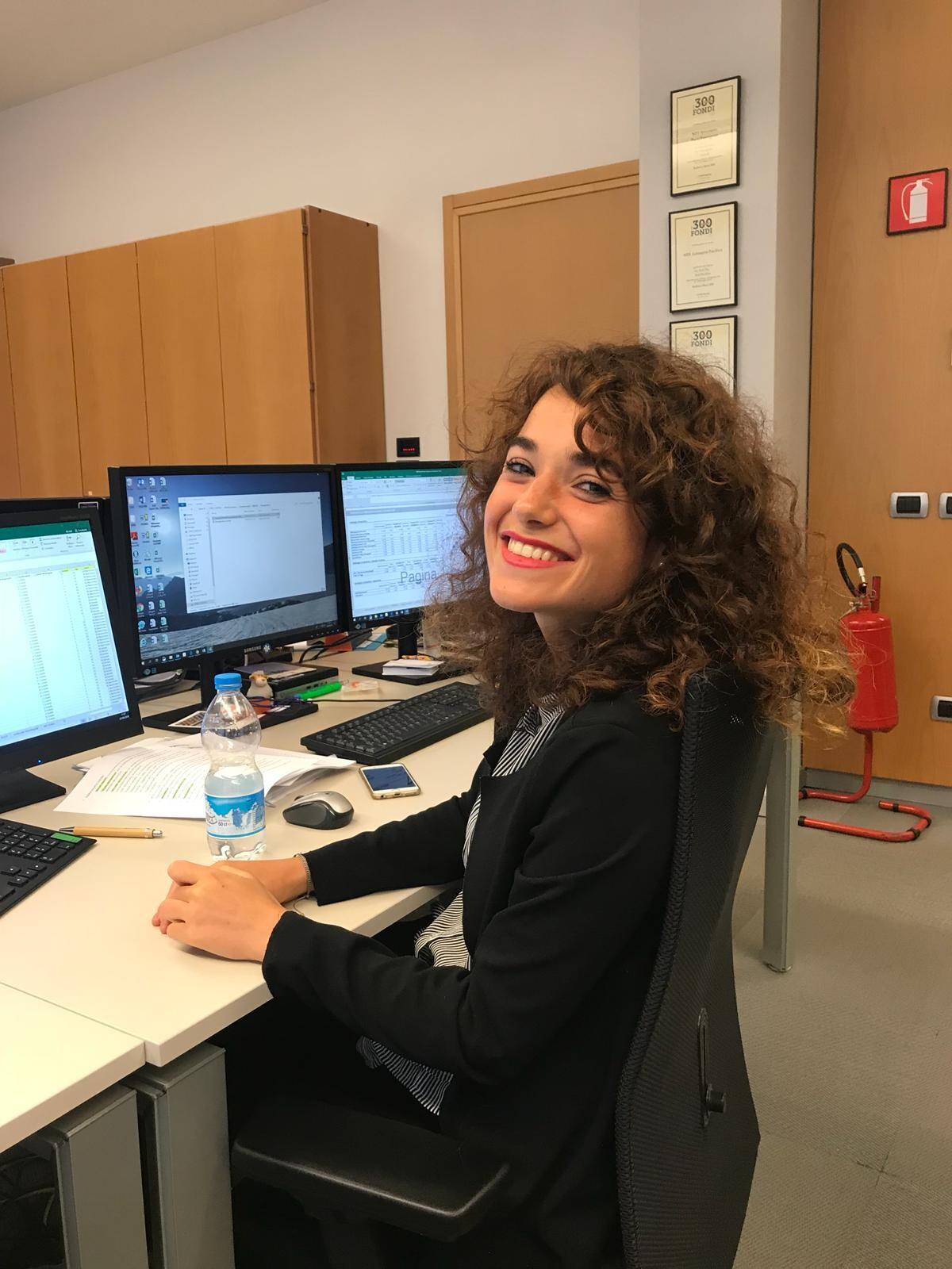 Una borsa di ricerca in memoria di Giulia Tita Firmata in Rettorato la convenzione tra Cassa Centrale Banca e Università di Trento per una borsa di ricerca in memoria della giovane scomparsa in seguito a una caduta in montagna lo scorso Ferragosto. Giulia Tita, dipendente dell’ufficio negoziazione titoli di Cassa Centrale Banca e alumna di UniTrento, è stata ricordata da familiari e amici in occasione dell’incontro tra il presidente Cassa Centrale Banca Giorgio Fracalossi e il rettore Paolo Collini. La donazione da 75 mila euro corrisponde a 5 borse di studio del valore di 15 mila euro, per finanziare ogni anno dal 2021 al 2025 l’attività di ricerca di un/a giovane presso il Dipartimento di Economia e Management, nel settore della finanza aziendale, ambito di interesse degli studi e del lavoro di Giulia.