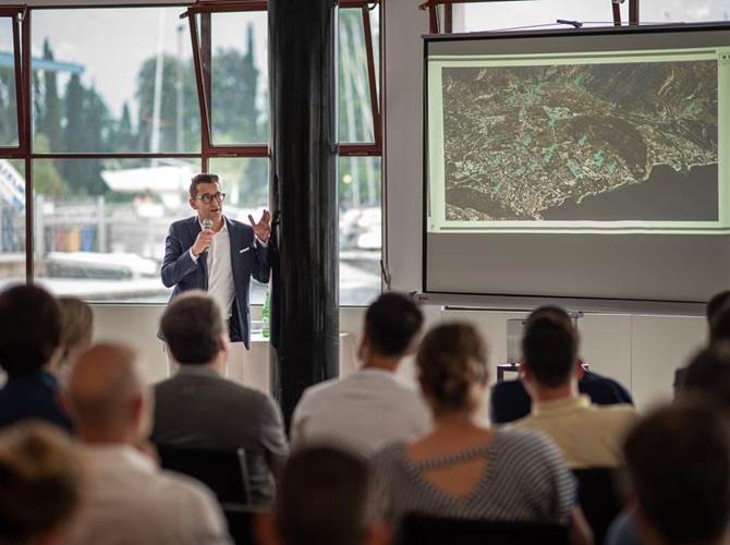 Cooperativa Caviva di Riva del Garda: acquisita una nuova area per “Albola 23” Per la prima volta in Italia la cooperativa dell’Alto Garda e il sistema della cooperazione edilizia trentina sviluppano un modello di massima garanzia per i soci. Nasce il progetto Albola 23.