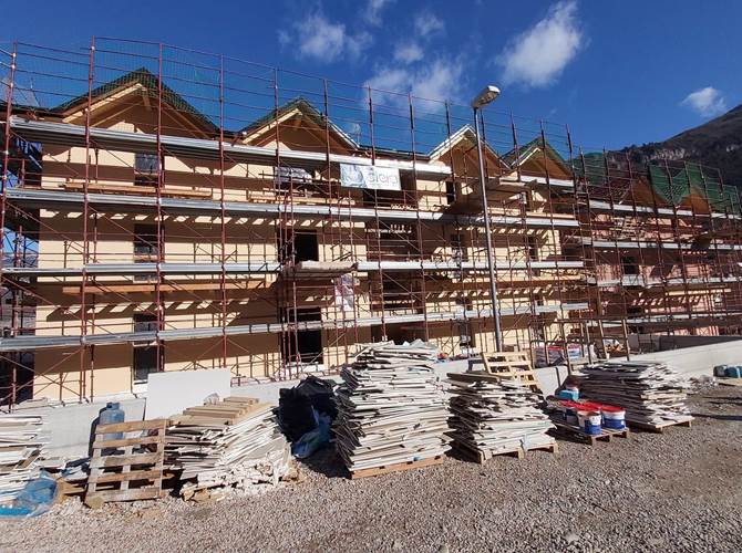 A Chizzola di Ala il social housing sta mettendo su casa  Nella località della Vallagarina si stanno realizzando tredici unità abitative. La consegna delle chiavi è programmata per la prossima estate.