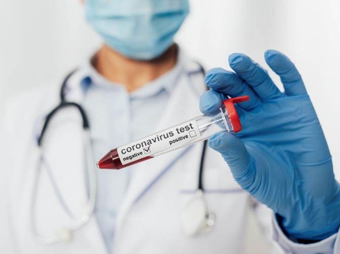 Accordo fra Cooperazione e Azienda sanitaria: tamponi rapidi all’Interporto per i camionisti diretti al Brennero Sarà operativo a partire da mercoledì 17 febbraio, presso l’interporto di Trento, un hotspot per effettuare test antigenici rapidi ai camionisti diretti al Brennero. Da ieri, come noto, è previsto il divieto di transito in territorio austriaco per i viaggiatori sprovvisti di documentazione che attesti la negatività al Covid-19. Una decisione presa dalla autorità austriache che sta creando notevoli disagi al traffico pesante diretto al valico di frontiera.