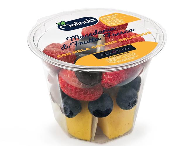 Arrivano le macedonie  Una nuova partnership per Melinda con cui il Consorzio intende conquistare  nuovi spazi in GDO. Fresco Senso prosegue il costante ampliamento di gamma  con questo progetto che vede al centro la ‘mela italiana di qualità’.  Dieci le ricette, ognuna con una specifica varietà di frutta fresca di stagione e mele Melinda.