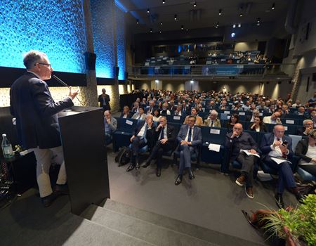 Panoramica durante intervento Paolo Magri
