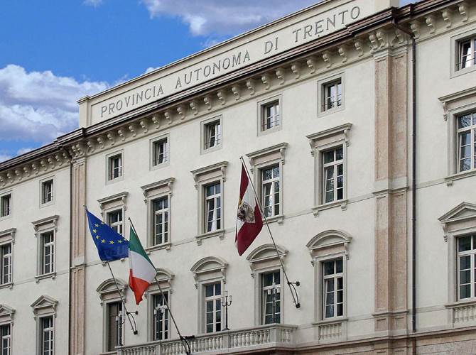 Famiglia Cooperativa Val di Fassa: via libera al progetto di ampliamento del magazzino Via libera della Giunta provinciale, su proposta del vicepresidente Mario Tonina, alla variante al progetto di ampliamento, in deroga al PRG, del magazzino C+C della Famiglia cooperativa Val di Fassa. La deroga era stata richiesta dal Comune di San Giovanni di Fassa.