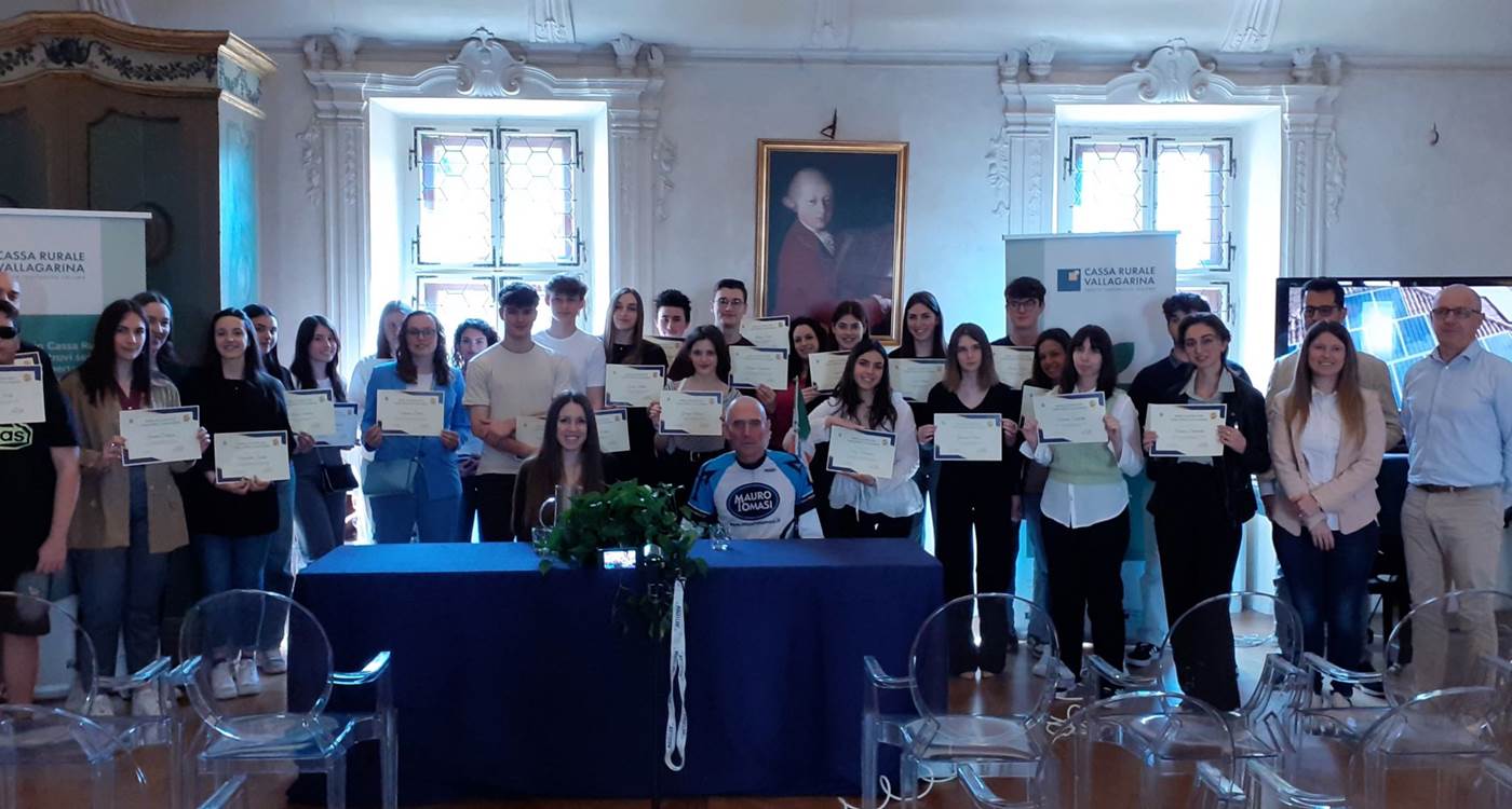 Premiate e premiati con i vertici della Cassa Rurale Vallagarina