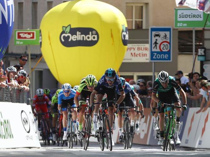 Il Consorzio supporta la prima edizione della Strudel Cup e conferma il ruolo di sponsor di maglia al prestigioso Tour of the Alps, con un arrivo di tappa a Cles, capoluogo della Val di Non.