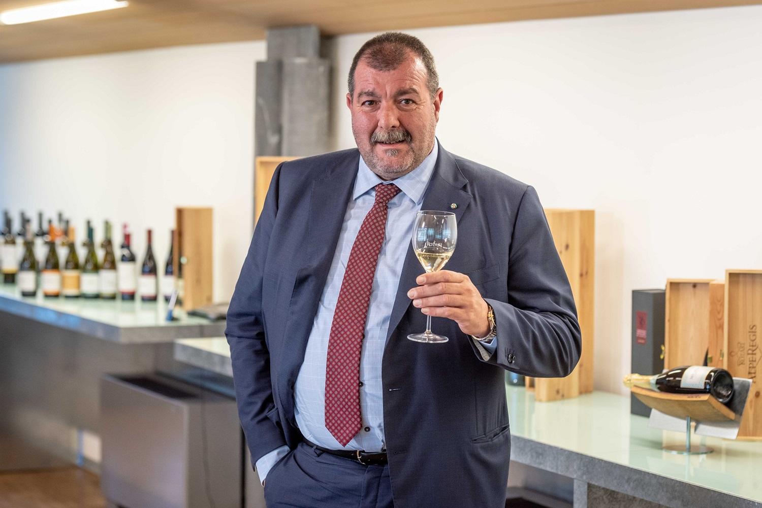 Nuovo prestigioso riconoscimento per il Gruppo Mezzacorona in uno dei più importanti eventi enologici mondiali. In Germania, nel corso dell'edizione primaverile 2019 di Mundus Vini, il più grande concorso europeo sul vino che si svolge a Neustadt, Mezzacorona è stata insignita del Premio come Miglior Produttore Italiano ottenendo ben 12 medaglie d'oro e 19 medaglie d’argento.