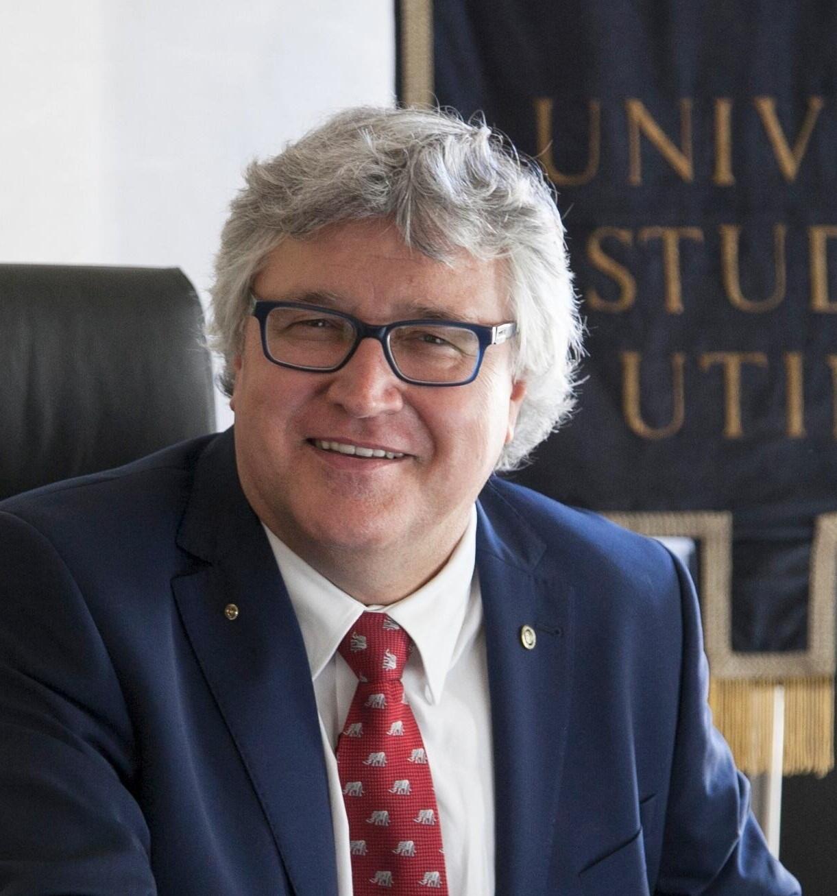 Come gestire la complessità Lectio magistralis di Alberto Felice De Toni, giovedì 17 dicembre, dalle 16 alle 18, su Zoom. Per partecipare all'evento, gratuito, è necessario iscriversi entro il 16 dicembre su https://bit.ly/3nINa8y