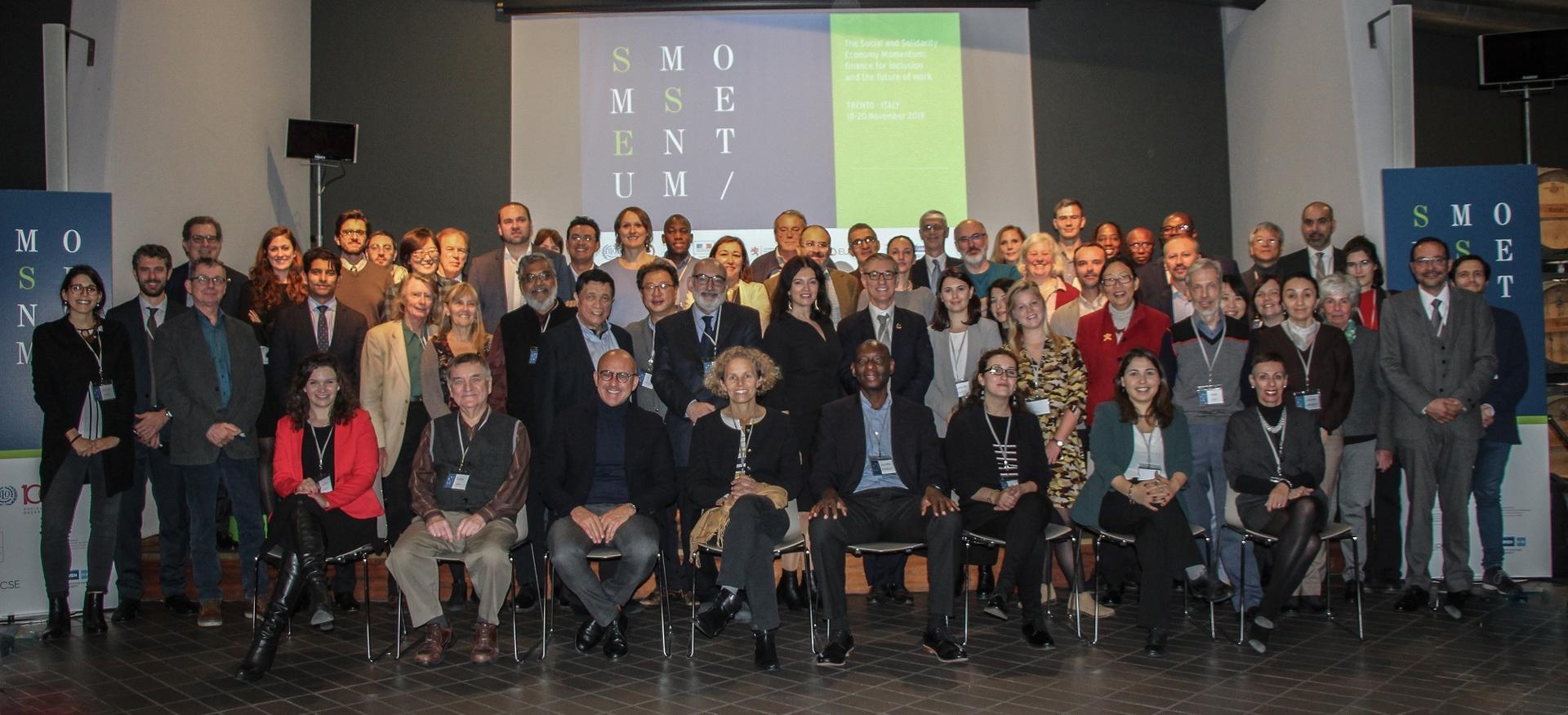 Dopo tre giorni di convegno “Il momento dell’economia sociale e solidale”, che ha coinvolto un centinaio di partecipanti da 26 Paesi del mondo sempre a Trento, si riunisce la Task force ONU sull’Economia sociale e solidale, nella quale Euricse è coinvolto come osservatore. Ieri le 30 raccomandazioni elaborate dagli esperti durante 18 ore di sessioni plenarie e parallele sono state presentate ad un panel di alto livello con rappresentanti dei governi di Francia, Lussemburgo e Tunisia, la ministra del Welfare lettone Ramona Petravica e Francesco Marsico, ex responsabile Caritas nazionale e attuale caposegreteria al Ministero del Lavoro.