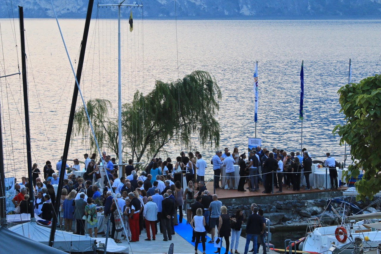 Alla festa di inaugurazione, la Provincia ha premiato la campionessa di vela trentina Federica Catarozzi.