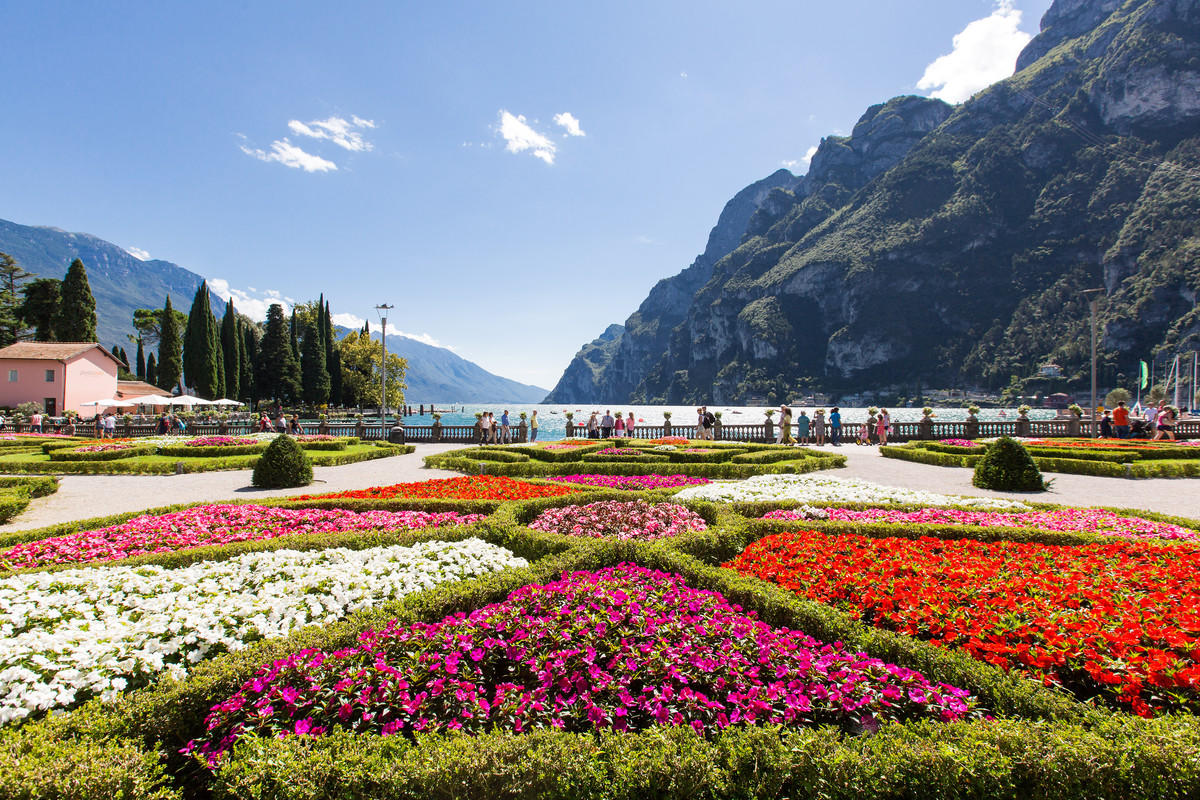 Garantiti 19 milioni per il sistema della promozione turistica In videoconferenza si è tenuto l’incontro tra l’assessore Roberto Failoni, il dirigente generale Sergio Bettotti, Maurizio Rossini, ceo di Trentino Marketing e i presidenti delle Aziende per il turismo e dei Consorzi Pro Loco. Punti all’ordine del giorno l’avvio della campagna di marketing per l’estate e i criteri di finanziamento del sistema di marketing turistico-territoriale trentino.