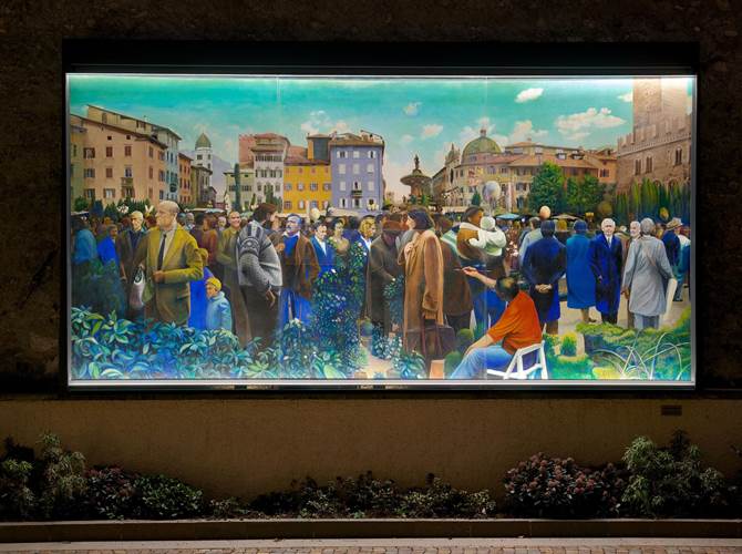 Alla sede della Cassa Rurale di Trento “Piazza Duomo nel Giorno di San Giuseppe” Vernissage dell’opera di Michelangelo Perghem Gelmi che, a restauro ultimato, è stata collocata nel cortile interno della sede della Cassa Rurale di Trento.