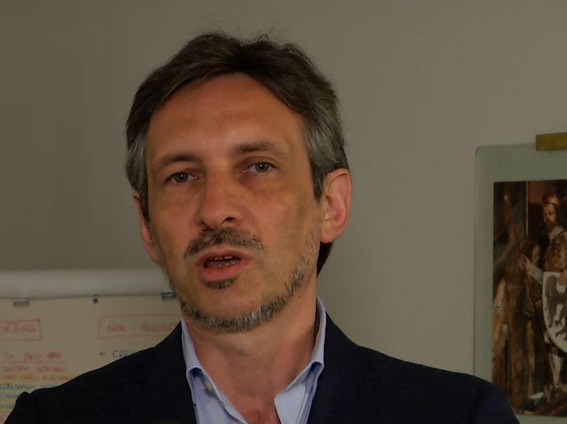 Aiuti alle imprese nel post-lockdown: ampliata la platea dei beneficiari e prorogato al 30 settembre il termine per la presentazione delle domande
Continuano ininterrotte le procedure di erogazione del contributo a fondo perduto destinato agli operatori economici per le sofferenze dovute al lockdown causato dall’epidemia Covid 19. In virtù dei risultati raggiunti - ad oggi sono passate in pagamento 10.300 posizioni per un importo di circa 32 milioni di euro - la Giunta provinciale, su proposta dell'assessore allo sviluppo economico e lavoro Achille Spinelli, ha ora attuato una modifica dello strumento, ampliando la platea dei potenziali beneficiari e prorogando nel contempo i tempi di presentazione delle domande al prossimo 30 settembre, al fine di massimizzare l’efficacia della misura e la ricaduta sulle imprese e i professionisti.
Soddisfatto l'assessore Spinelli per il quale "avevamo promesso tempi di erogazione contenuti, nell’ordine di 10 giorni, ma sono particolarmente soddisfatto nel constatare che è possibile superarli e fare ancora meglio".
