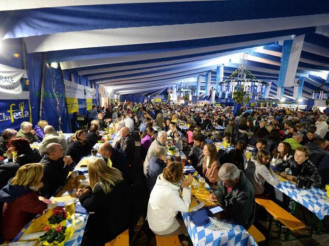 Cassa Rurale di Trento: “Soci in Festa”. Successo di partecipazione e di gradimento Quattro giorni e una nuova formula: “Soci in Festa” della Cassa Rurale di Trento, ambientato nella maxi tensostruttura allestita in località San Vincenzo a Trento sud. Per gli organizzatori è tempo di bilanci.