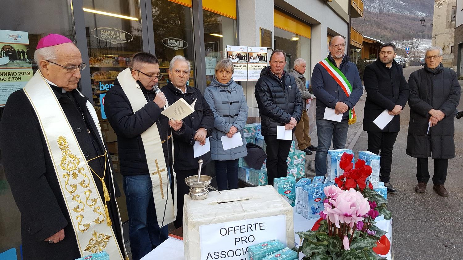 Nella giornata di Sant’Antonio Abate è stata rinnovata la tradizione di un rito antichissimo tornato attuale grazie alla Famiglia Cooperativa Primanaunia. L’evento, itinerante, oggi pomeriggio ha fatto tappa a Vigo di Ton.