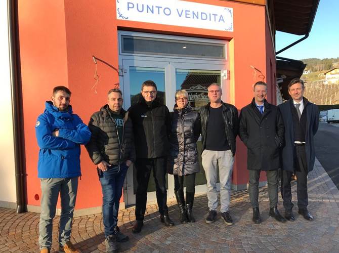 Il presidente Fugatti in visita alla Latteria sociale di Castelfondo Con lui gli assessori Zanotelli, Spinelli e Gottardi. Il messaggio: "Valorizzare i presidi della qualità trentina"