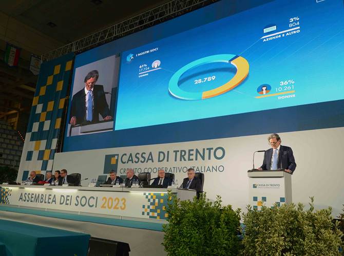 Giorgio Fracalossi durante la sua relazione