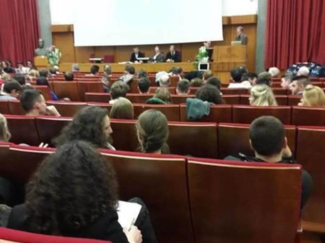 Cerimonia alla Scuola Mach, consegnati i diplomi e premiati gli studenti meritevoli “La formazione è l’anima più antica della Fondazione Mach. Dal 1874 ad oggi l’Istituto agrario ha "coltivato" generazioni di studenti; ogni anno scolastico i nostri docenti trasmettono il loro sapere agli agricoltori di domani”.