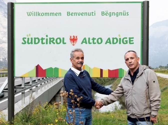 Mandacarù diventa un’organizzazione attiva in tutta la regione Trentino-Alto Adige/Südtirol Con l’approvazione del progetto di fusione da parte della Cooperativa Le Formiche - Die Ameisen di Bolzano si è concluso il percorso che ha visto impegnati i tremila soci delle Cooperativa Mandacarù, Canale e Formiche. Dal 1° gennaio del prossimo anno le tre cooperative diventeranno un unico soggetto - con nome “Mandacarù” - che svilupperà la sua attività in tutta la regione, da Riva del Garda a Bolzano.