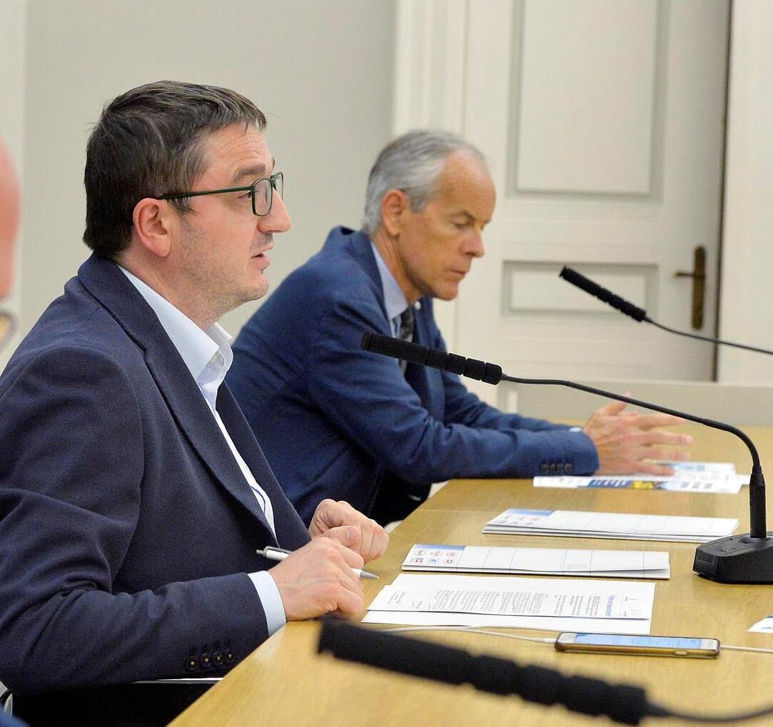 Roberto Simoni: vicinanza e solidarietà al presidente della Provincia Autonoma di Trento Maurizio Fugatti Il presidente della Cooperazione Trentina esprime la propria vicinanza al presidente Maurizio Fugatti per le minacce subìte che hanno motivato la decisione di assegnare una scorta.