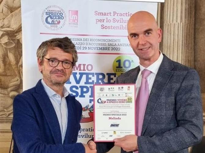 La consegna del riconoscimento