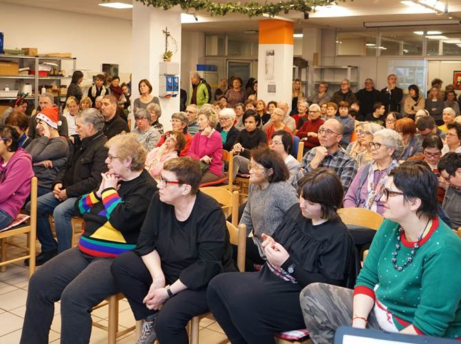 Festa di Natale alla Amalia Guardini La cooperativa, che celebrerà nel 2020 i 40 anni di fondazione, accoglie nei propri laboratori 45 persone con disabilità. L'attività è sostenuta dalla Cassa Rurale di Rovereto