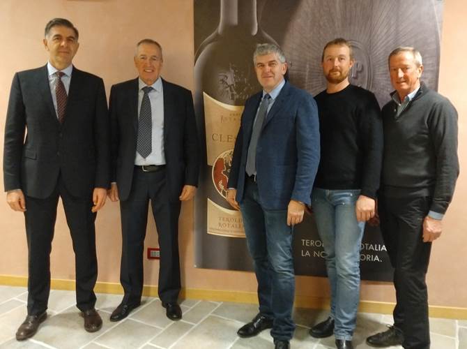 Cantina Rotaliana: soddisfazione dei soci per il bilancio 2018-2019 L’assemblea dei soci approva un bilancio positivo e conferma tutti gli amministratori in scadenza, compreso il presidente Luigi Roncador.