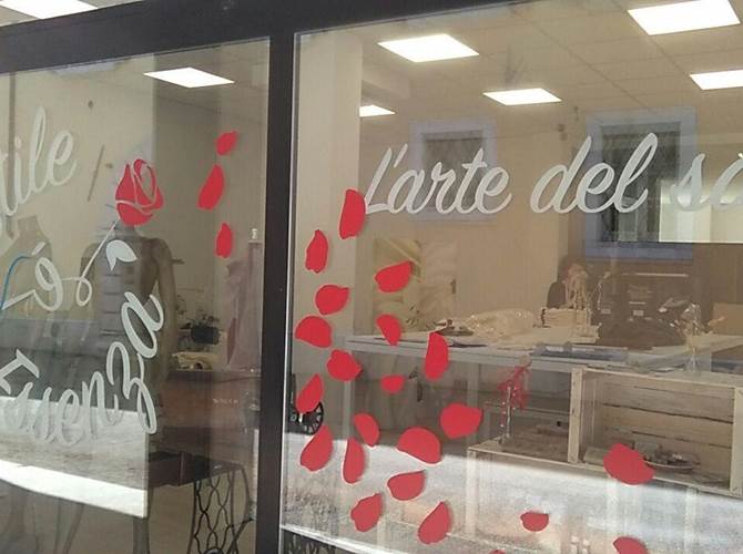 Mori: inaugurato “Stile è Essenza” della cooperativa Forchetta&Rastrello Oggi pomeriggio cerimonia del taglio del nastro per il laboratorio di sartoria e saponificazione della cooperativa sociale nata quattro anni fa e impegnata negli inserimenti lavorativi di persone che vivono situazioni di disagio.