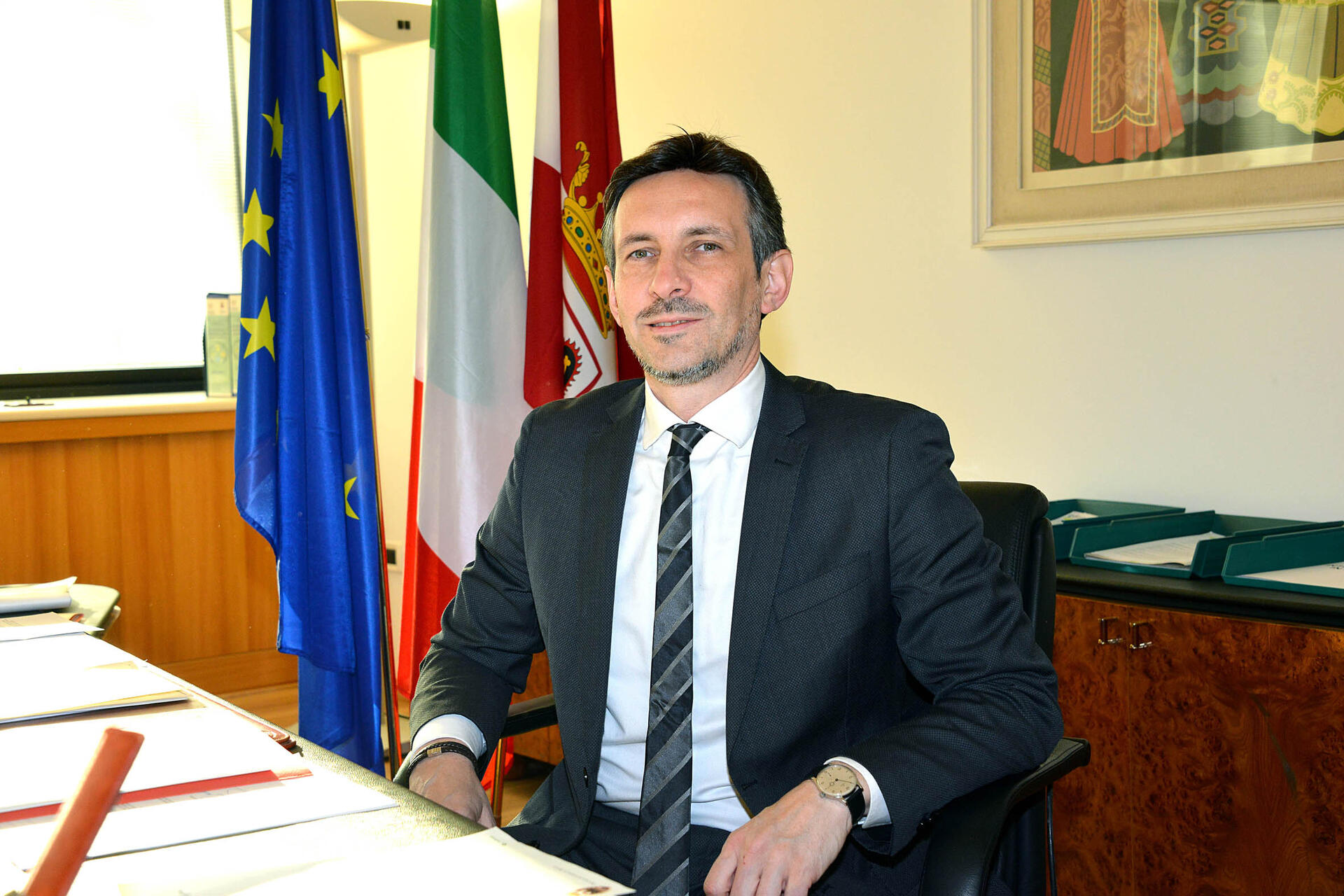 Contributi a fondo perduto: 15.493 le domande pervenute, contributi per 52,3 milioni di euro “Siamo molto soddisfatti, perché i numeri finali ci dicono che il provvedimento è stato apprezzato dalle imprese trentine che in un momento così difficile avevano bisogno di un intervento ad ampio raggio, erogabile in tempi brevi e con procedure semplificate”. Così l’assessore provinciale allo sviluppo economico, Achille Spinelli, commenta i dati finale della misura, prevista dal programma #RipartiTrentino, con la quale la Giunta provinciale ha destinato contributi a fondo perduto per sostenere gli operatori economici, con non più di 11 addetti occupati, che esercitano attività di impresa nel settore commerciale, agricolo e di lavoro autonomo. Il 30 settembre sono scaduti i termini di presentazione delle domande ed è quindi possibile oggi avere un quadro definitivo sugli esiti del provvedimento.
