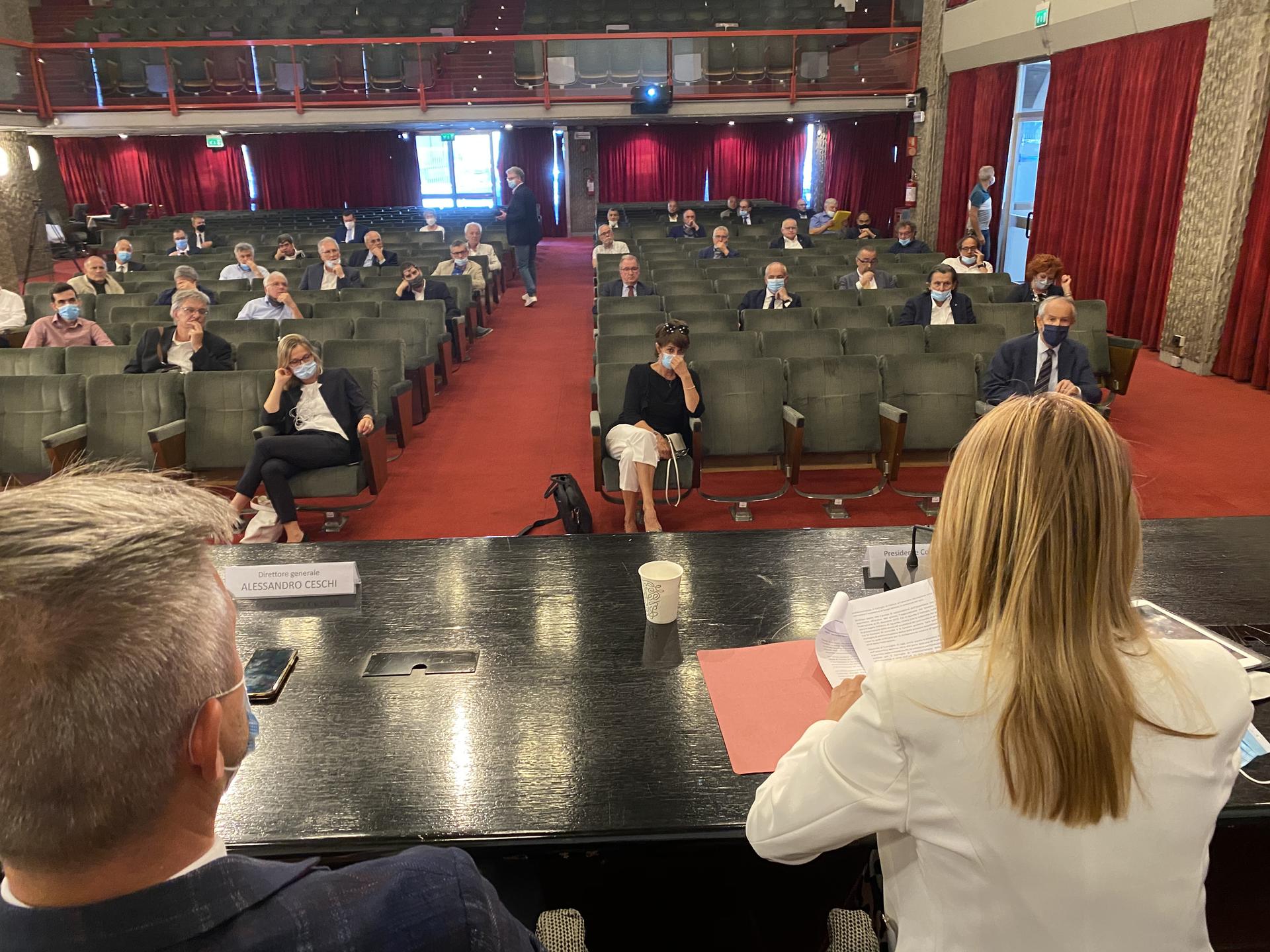 Casse Rurali, più solide delle maggiori banche europee. L’utile vola a 65 milioni E i prestiti risalgono del 3% al netto delle svalutazioni dei crediti deteriorati (attualmente al 10% del totale). Bene anche la raccolta complessiva (+4,3%), trainata dal risparmio gestito (+20%).Interventi sociali per 13,4 milioni di euro.La solidità patrimoniale complessiva delle Rurali, con un valore di Cet 1 ratio del 19,73%, è superiore a tutte le maggiori banche europee ed italiane.I quattro candidati per il consiglio sono Mauro Mendini, Adriano Orsi, Claudio Valorz, Enzo Zampiccoli