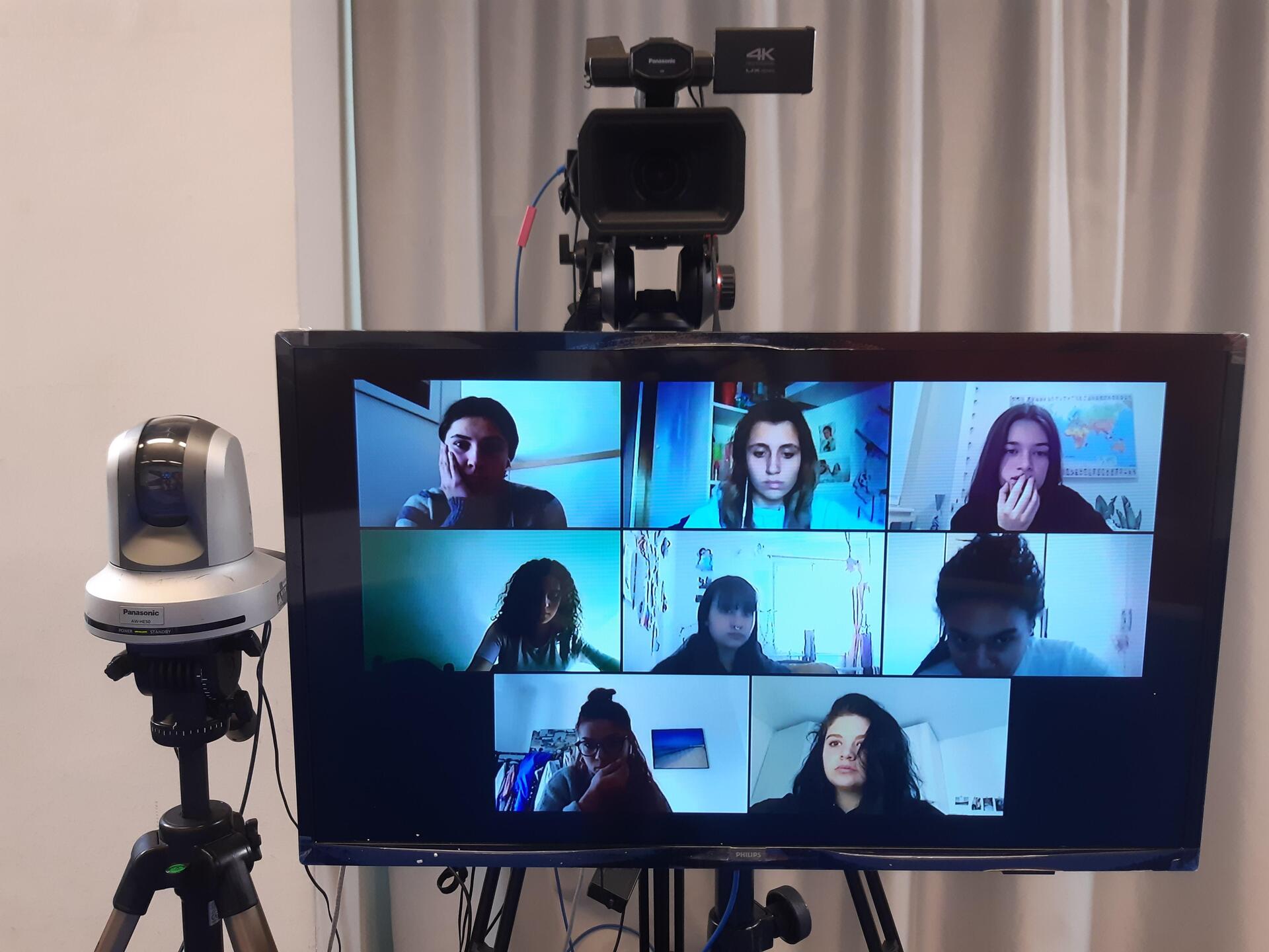 EDUCA: gli adolescenti durante il lockdown e gli effetti della pandemia In questi mesi si è sentito parlare molto di scuole aperte o chiuse, di nuovi contesti di apprendimenti, di banchi e di tecnologie, molto poco di contenuti e, soprattutto, si è prestata poca attenzione ai ragazzi. Come hanno vissuto il lockdown? Come stanno costruendo il loro futuro dentro questa emergenza sanitaria? E gli adulti come li possono sostenere?Se ne è parlato stamattina nel webinar di EDUCA, curato da Iprase cui hanno partecipato quasi 200 persone, tra giovani e docenti.