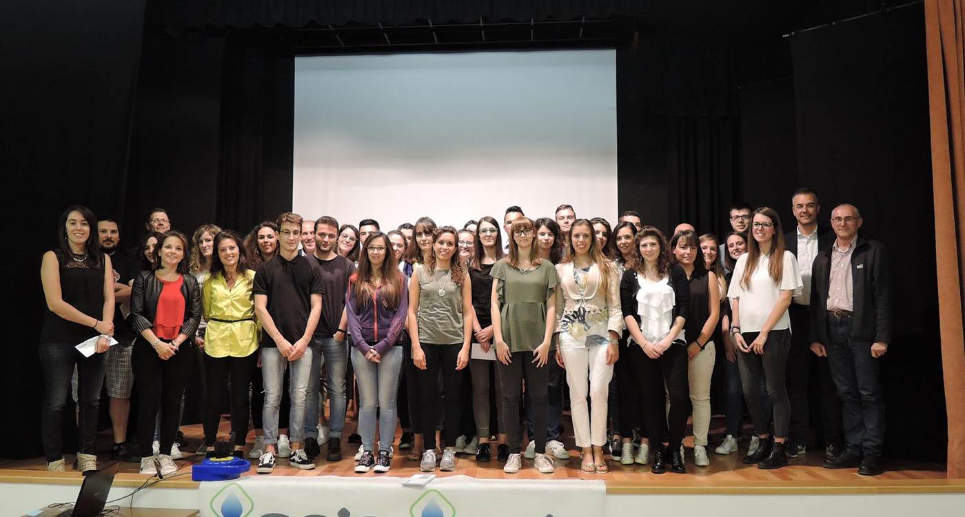 Il Teatro don Bosco di Ponte Arche ha ospitato la cerimonia di consegna degli incentivi allo studio assegnati dal Consorzio Elettrico Industriale di Stenico a sessantasette giovani diplomati e laureati.
