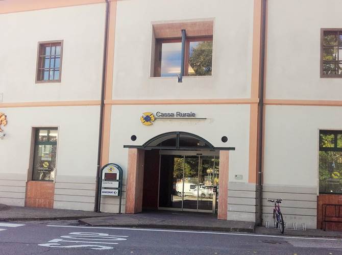 Cassa Rurale Valsugana e Tesino dona un ventilatore polmonare meccanico al San Lorenzo di Borgo L'apparecchio, molto versatile, può essere usato in condizioni di emergenza come anche in terapia intensiva.
