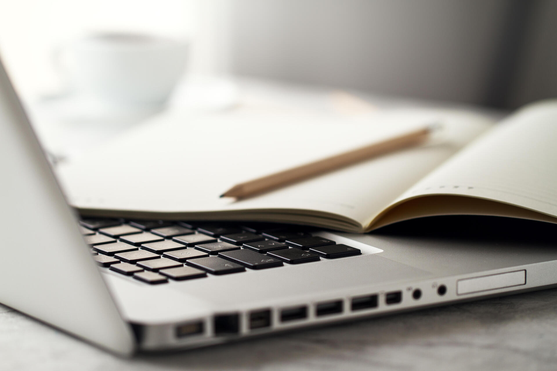 Smart working: proseguono i lavori per la creazione del distretto Trentino intelligente Avanza il progetto strategico della Giunta provinciale per la creazione del “distretto Trentino intelligente”, finalizzato alla promozione del lavoro agile. L’iniziativa sta prendendo forma grazie all’adesione degli stakeholder territoriali ai lavori dei tavoli previsti dall'atto di indirizzo approvato lo scorso dicembre.