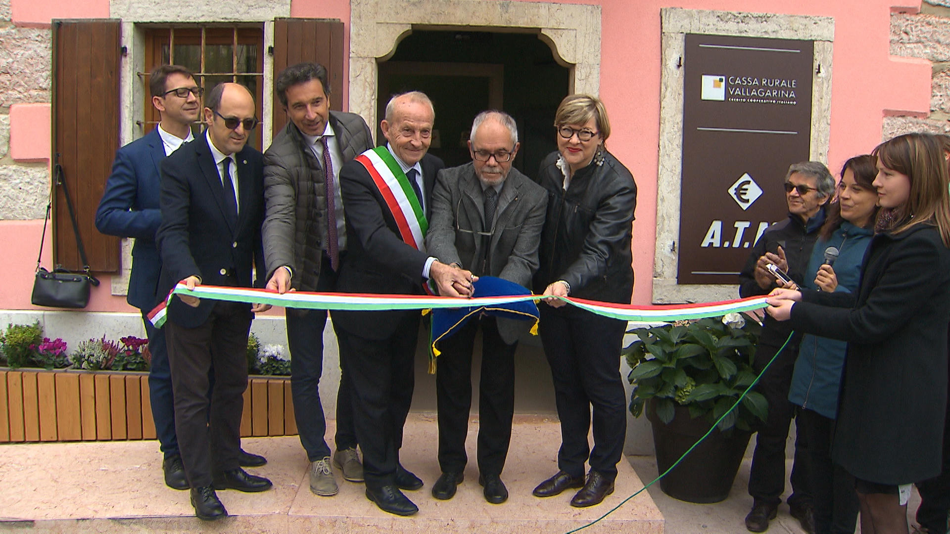 Inaugurato stamani lo sportello self dell’istituto di credito cooperativo con sede ad Ala richiesto dalla comunità di Velo Veronese.