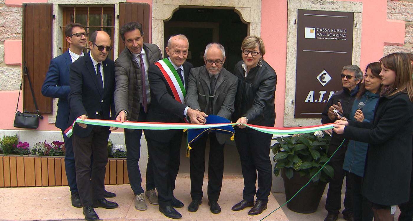 Inaugurato stamani lo sportello self dell’istituto di credito cooperativo con sede ad Ala richiesto dalla comunità di Velo Veronese.