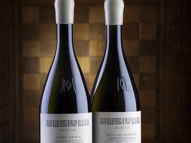 Mezzacorona lancia  Un progetto per valorizzare le eccellenze enologiche del territorio trentino. La nuova collezione propone i primi due gioielli: Müller Thurgau e Pinot Grigio.