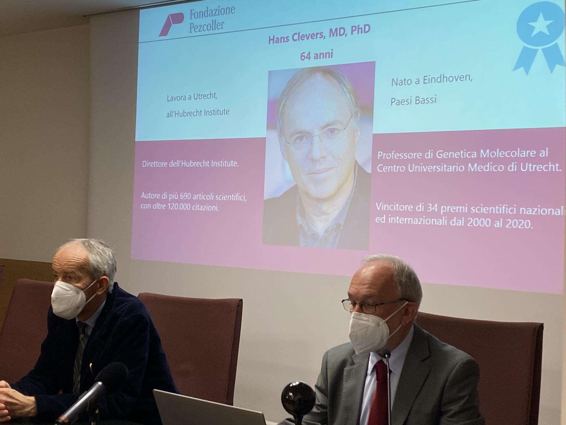 Ricerca contro il cancro: il premio Pezcoller-Aacr 2021 ad Hans Clevers Annunciato dal presidente della Fondazione Pezcoller Enzo Galligioni il vincitore del Premio Pezcoller - AACR 2021.È Hans Clevers, scienziato olandese pioniere nello studio delle cellule staminali intestinali e dello sviluppo del tumore al colon.La cerimonia di consegna a Trento è condizionata dall’andamento dell’emergenza sanitaria. Si spera di poter organizzare l’evento in presenza al Teatro Sociale in autunno, oppure in modalità virtuale.Novità di quest’anno: al Premio per un giovane ricercatore europeo si aggiungono i Premi alle donne nella ricerca e a giovani ricercatori promettenti.L’impegno economico della Fondazione Pezcoller ammonta nel 2021 ad oltre 385.000 euro tra premi internazionali (100.000 euro), borse di studio e di dottorato (225.000 euro)