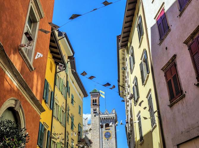 Trentino & Wine: un bilancio positivo per la prima edizione del Festival del Vino Si è conclusa da meno di 24 ore, con una giornata dedicata agli operatori di settore, la prima edizione di Trentino & Wine (16-20 maggio 2019), il festival del vino trentino che rinnova la tradizione della Mostra del vino arricchendola di iniziative ed eventi in campo, culturale, storico, artistico ed ambientale.