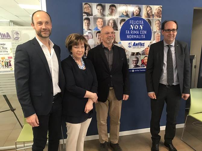 Essere felici è un diritto di tutti Anffas Trentino rinnova la propria immagine di comunicazione. Il nuovo concept si basa sul fatto che tutte le persone portatrici di disabilità hanno il diritto di vivere momenti di felicità.