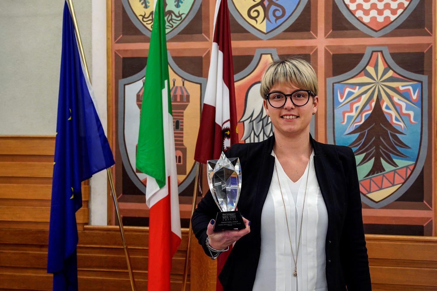 Il Trentino “eletto” Regione vitivinicola dell’anno Il Trentino è stato riconosciuto come la migliore area vitivinicola a livello internazionale, ineguagliabile in Italia per la sua diversità con oltre 10mila ettari di viti, 164 cantine e un milione di ettolitri prodotti con la Denominazione di origine protetta.