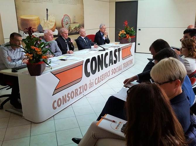 Trentingrana-Concast: l’assemblea ha approvato il bilancio  Il fatturato ha raggiunto i 56 milioni di euro, in crescita del 12% rispetto a dodici mesi prima. Il bilancio è stato approvato quasi all’unanimità. Forte richiamo all’unità nella relazione del presidente Saverio Trettel.Ricordati Fabio Malfer, cresciuto “insieme” al Consorzio, e Nicola Saponari, mancati lo scorso anno.