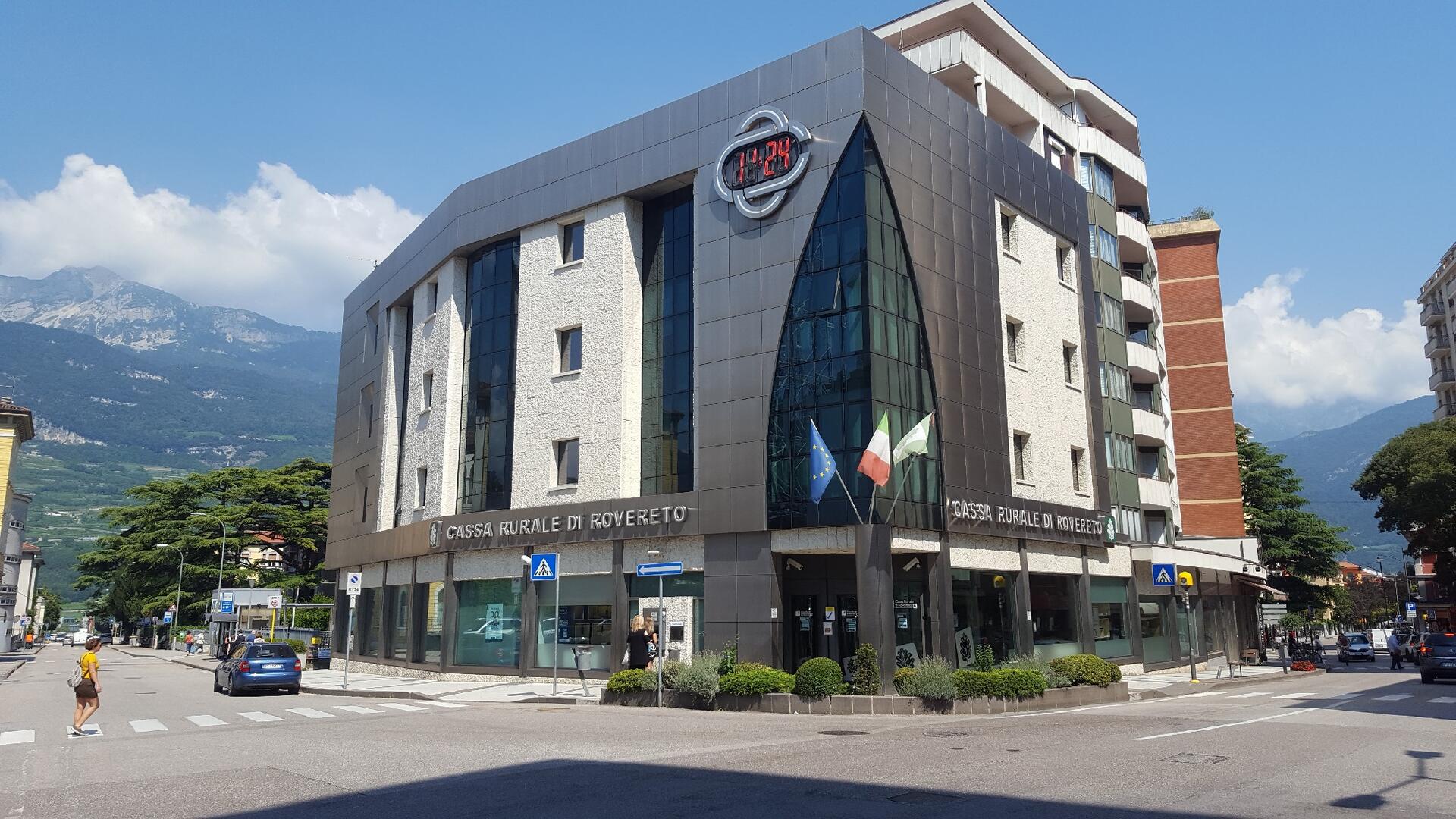 Cassa Rurale di Rovereto: webinar sul Superbonus 2020 Appuntamento: mercoledì 7 ottobre con inizio alle ore 16. Un’opportunità offerta a soci e clienti dell’istituto di credito cooperativo per saperne di più sul Superbonus che prevede importanti benefici per chi intende ristrutturare casa ed effettuare lavori di riqualificazione edilizia.